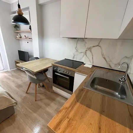 Jonas Sunrise Apartament Tirana