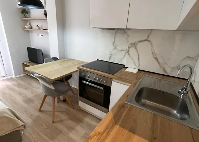 Jonas Sunrise Apartament Tirana